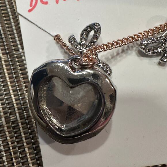 Betsey Johnson IRIDESCENT CRYSTAL HEART BOW Earrings Necklace jewelry Set NWT - Picture 7 of 10